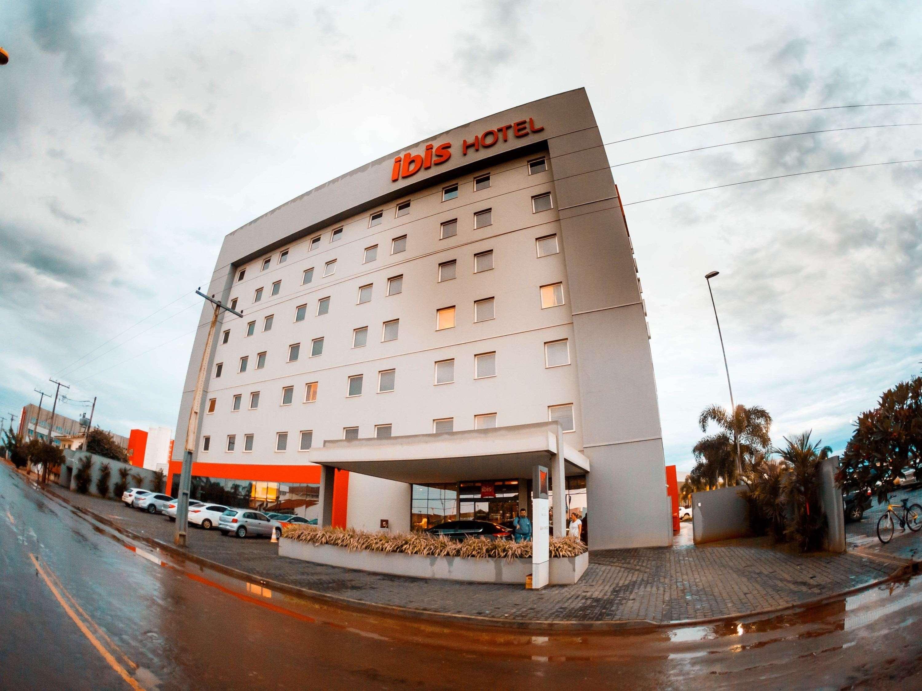 ホテル Ibis Jataí エクステリア 写真