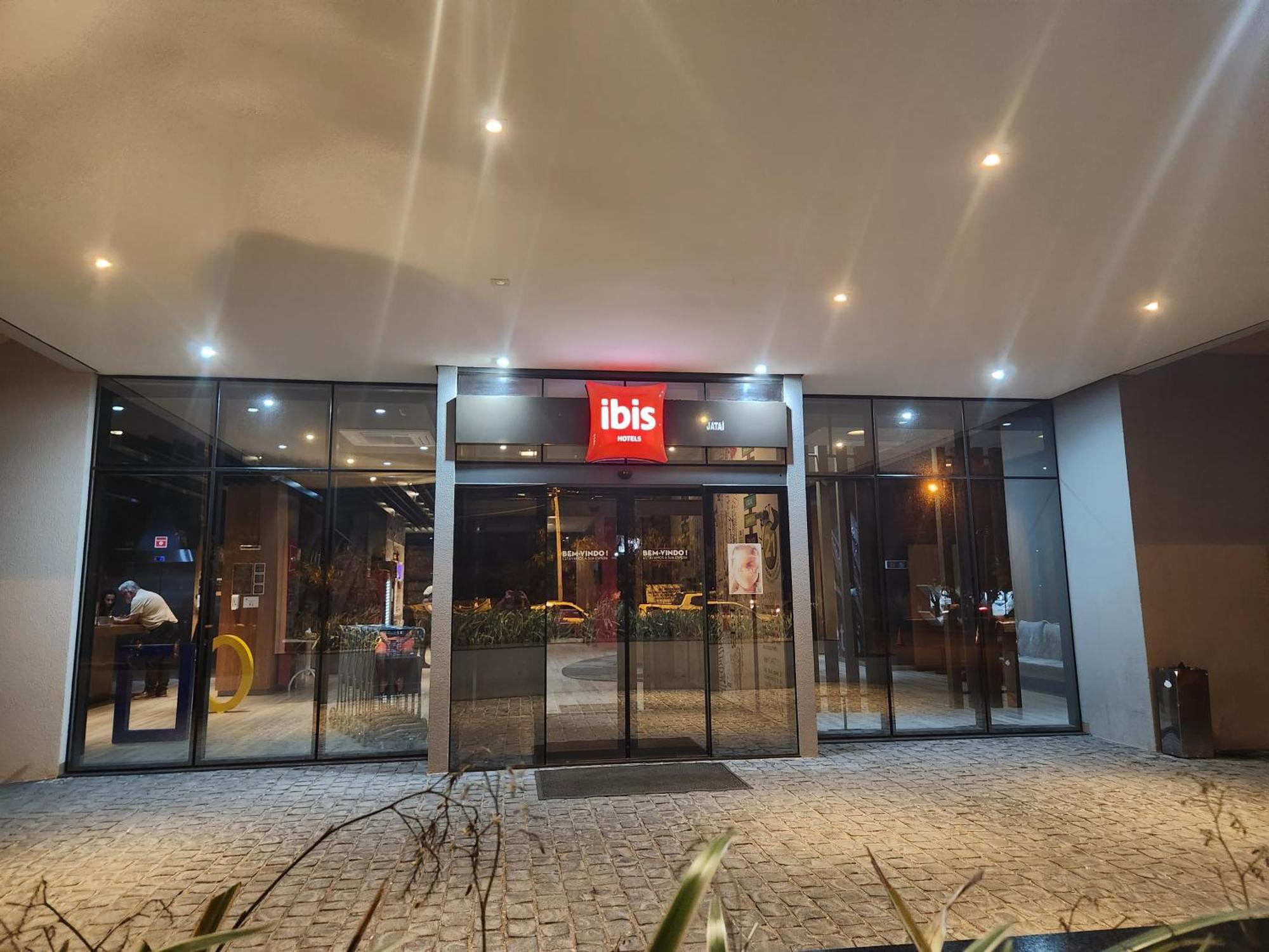 ホテル Ibis Jataí エクステリア 写真