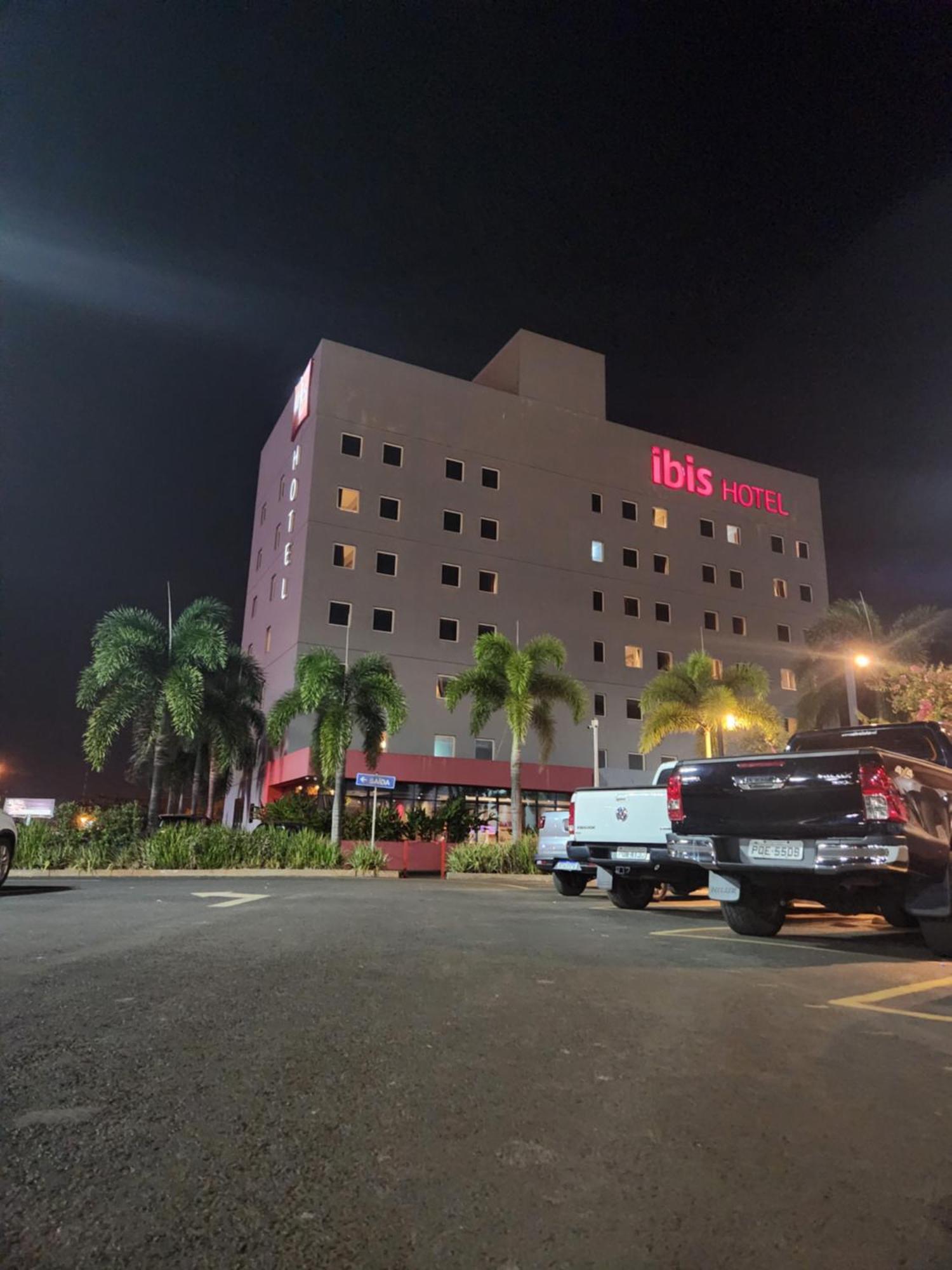 ホテル Ibis Jataí エクステリア 写真