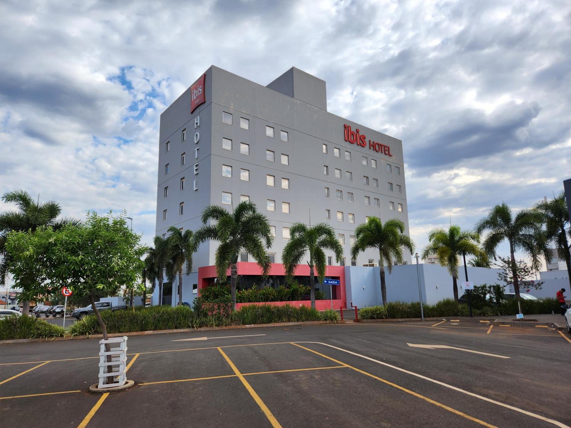 ホテル Ibis Jataí エクステリア 写真