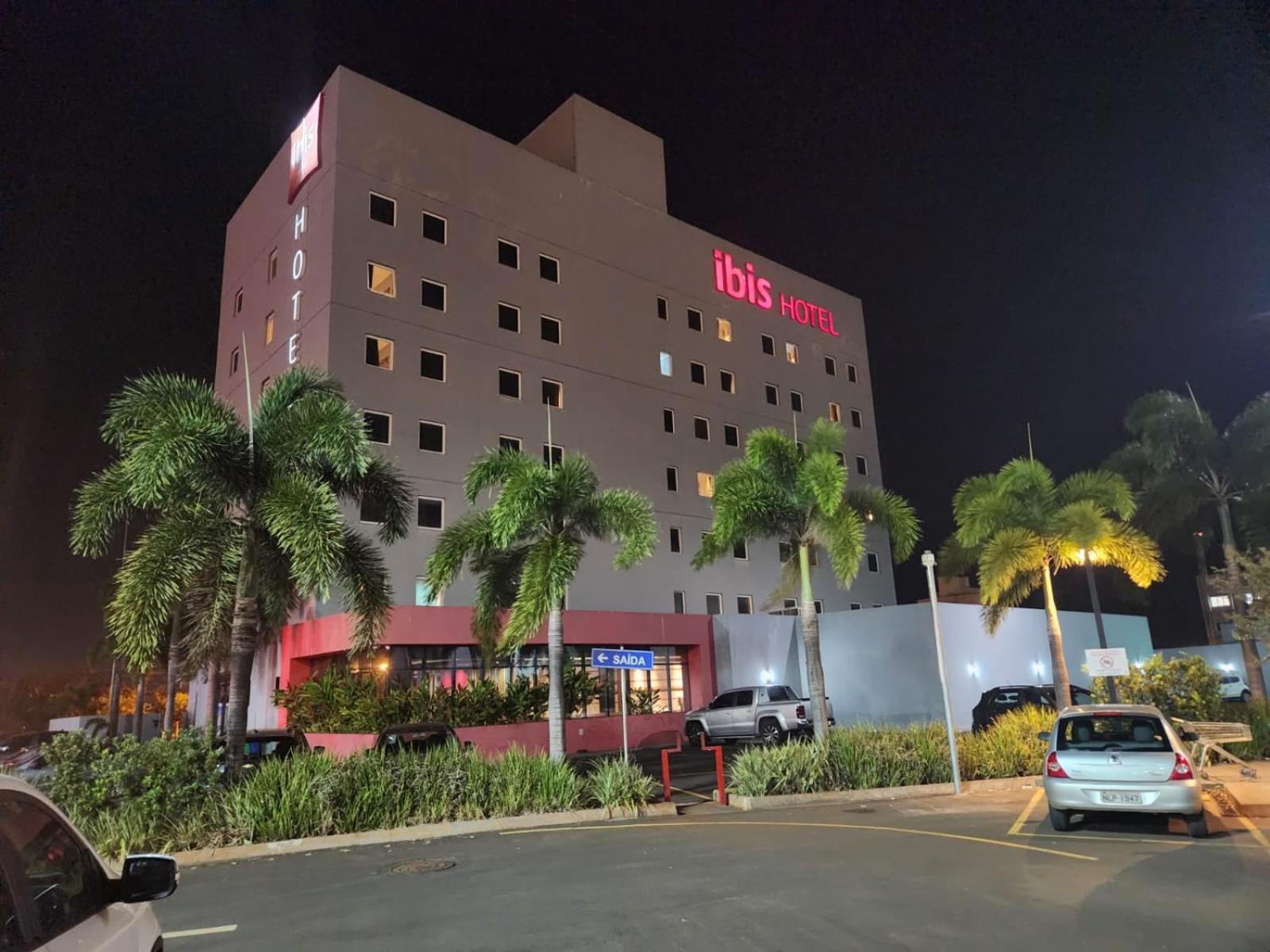 ホテル Ibis Jataí エクステリア 写真